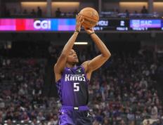 IM体育官网入口-关于勇士B队轻取湖人B队，萨博尼斯爆发神勇的信息