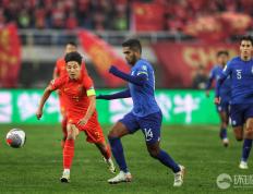 IM体育官网-中国足球联赛举办首场激烈交锋