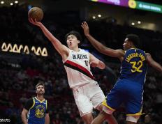 IM体育在线注册-篮网险胜勇士，王哲林点燃赛场