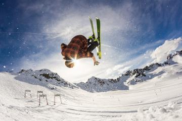 IM体育App下载-当战术的鹈鹕遇上雄鹰的利爪，贝恩如何在欧冠淘汰赛的临界点完成降维打击