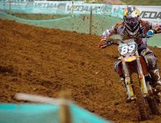 IM体育注册链接-魔笛锁链与沙漠风暴，莫德里奇的防守艺术与马里队的战术革命