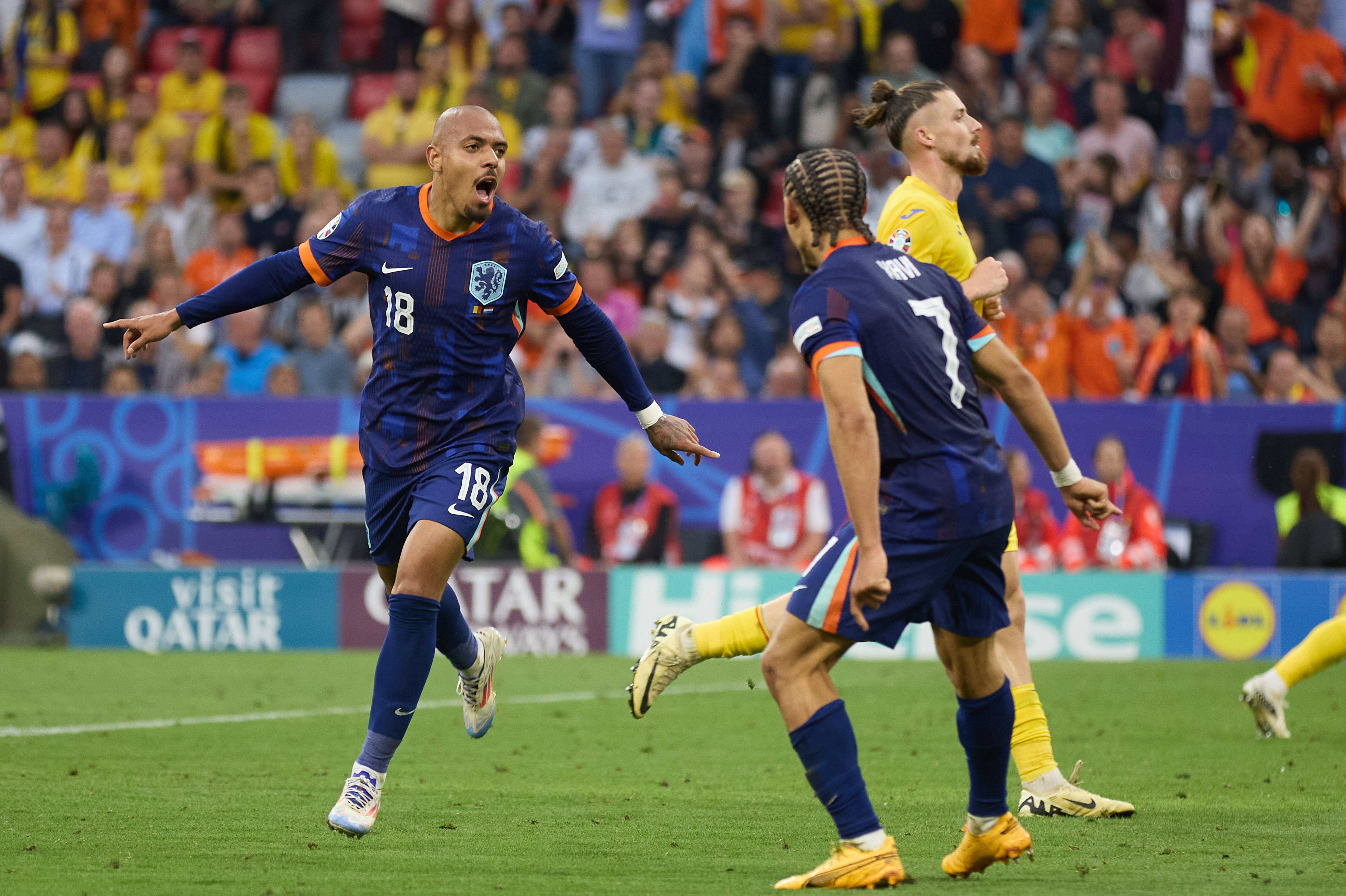 IM体育官网入口-欧国联比赛中主教练新设战术，球队表现引关注