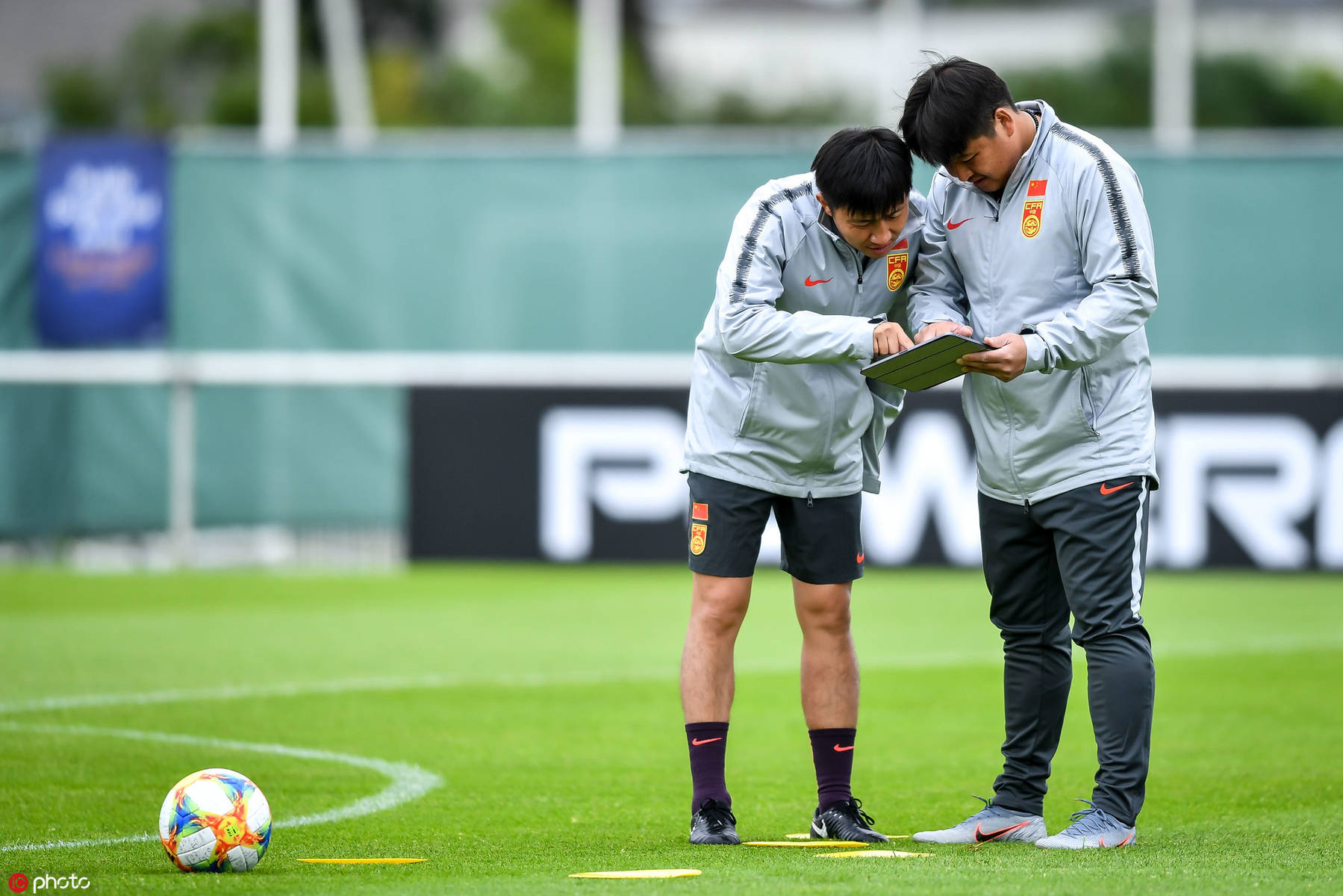 IM体育动画直播通道-巴西女足队员团结一致,赢得掌声