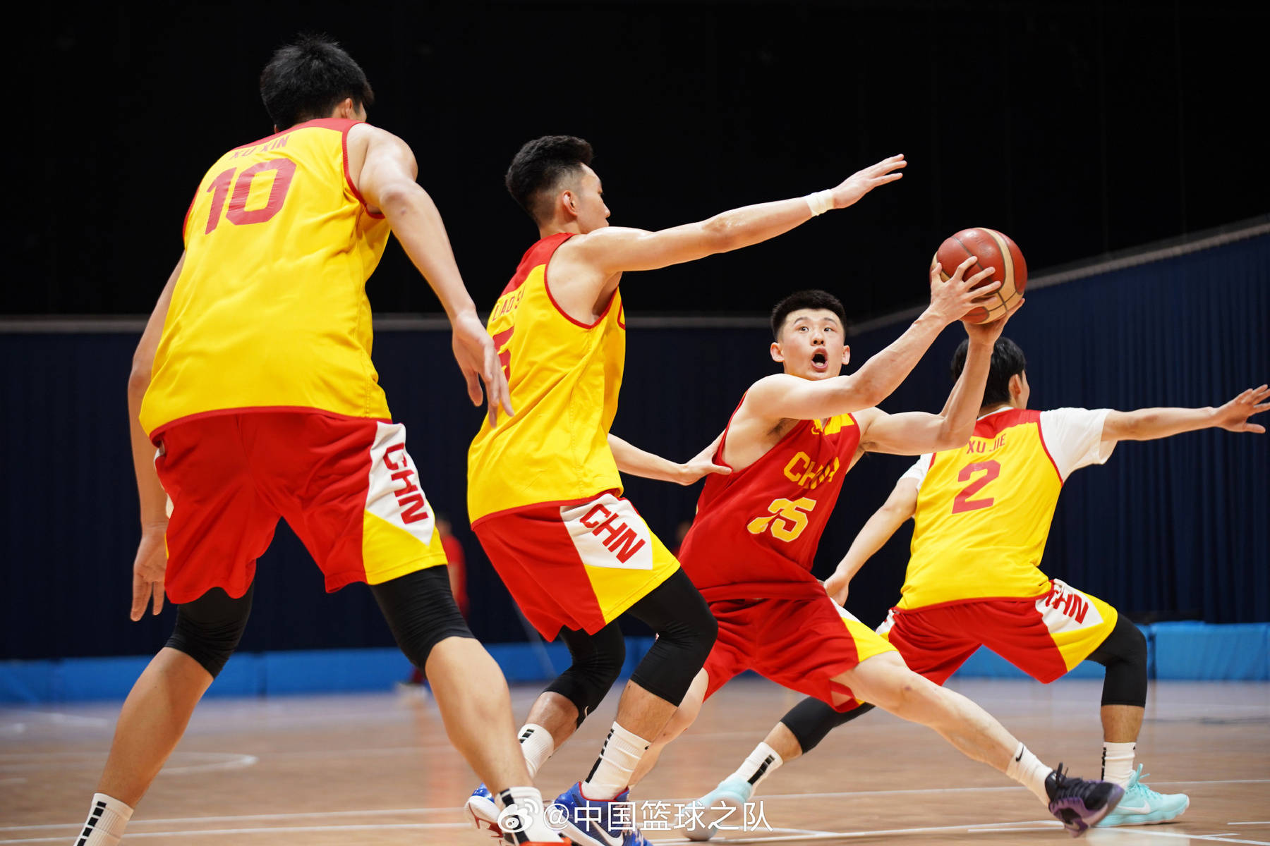 IM体育社区互动入口-包含福建男篮奋力拼搏，向胜利冲刺的词条