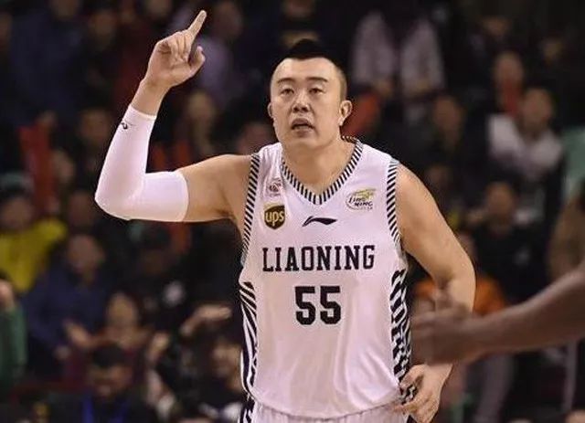 IM体育平台-快攻连连，篮下巨无霸携手疯狂砍分！的简单介绍