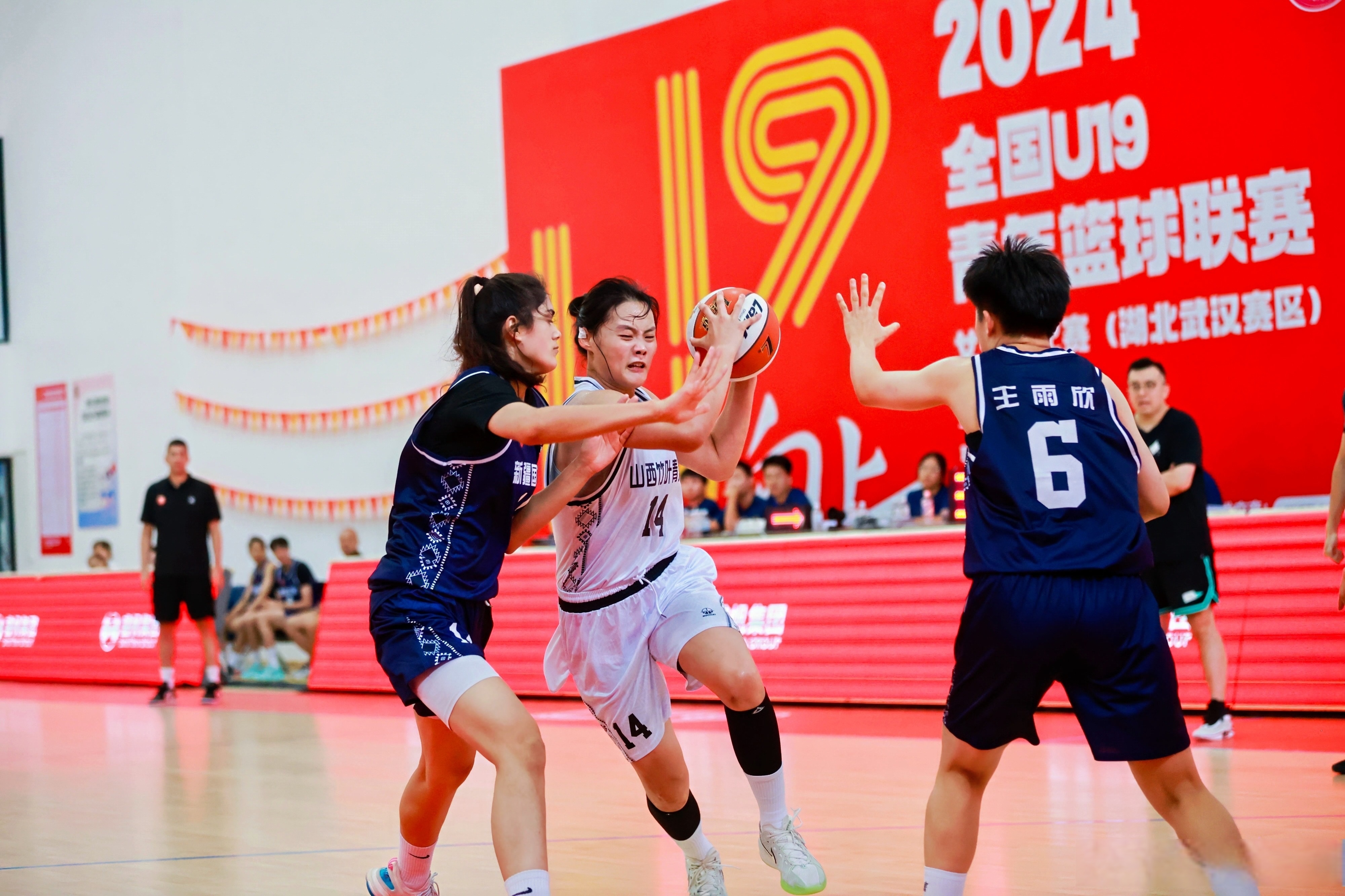 IM Sport-精彩对决:中国队在比赛中展现出色技艺的简单介绍