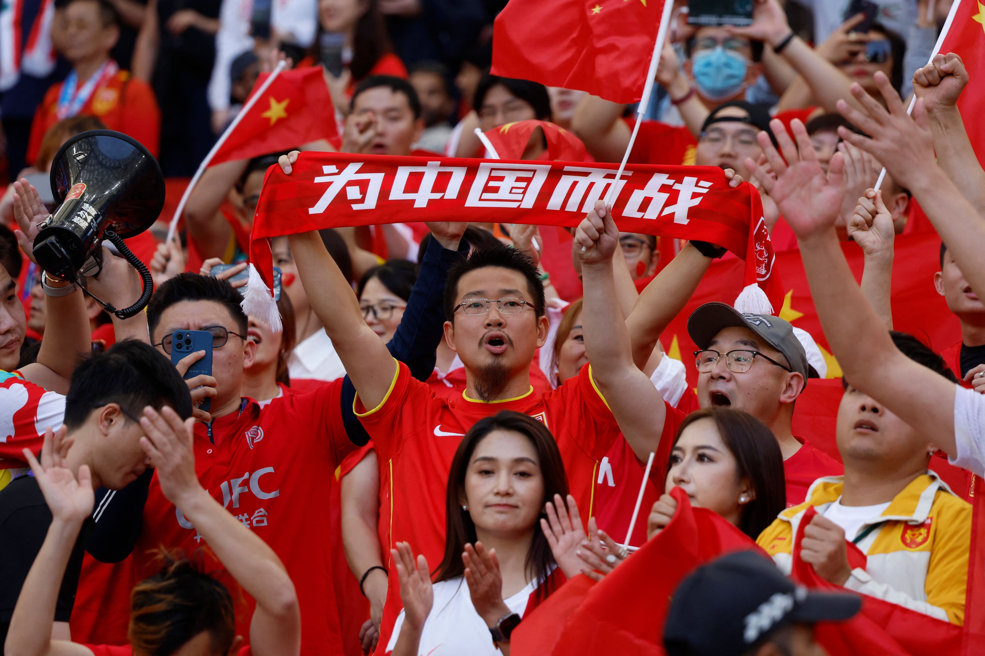 IM体育社区互动入口-国足取得连胜,引发球迷狂热热议