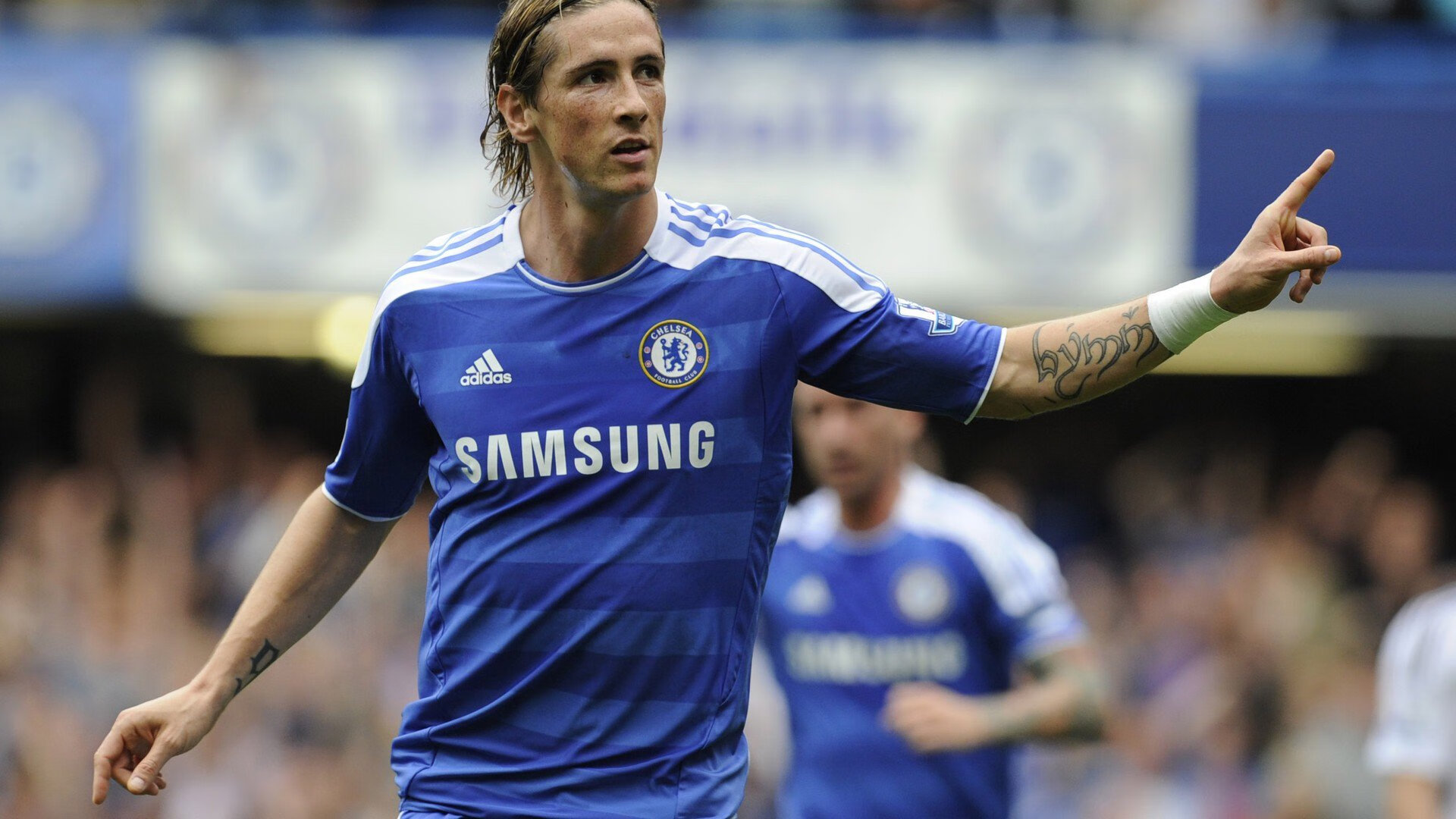 IM体育-英超争冠焦点战与佛罗伦萨的南半球启示，足球世界的双重奏